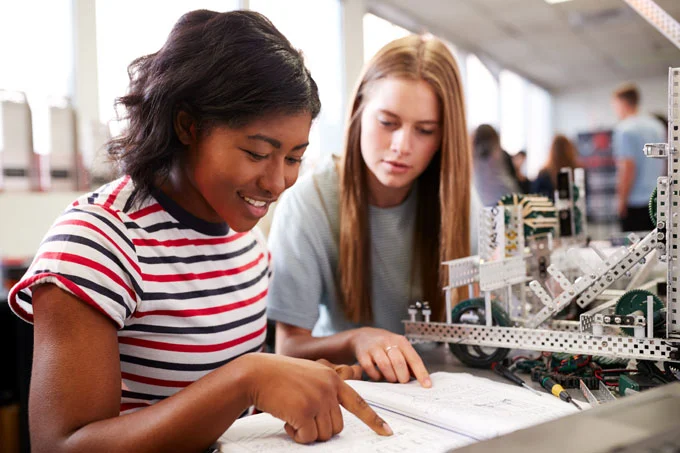 How STEM Scholarships Can Make Your Dream of Studying Science, Tech, Engineering, or Math a Reality